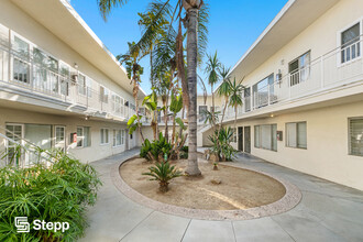 The Coronado Apartments in Long Beach, CA - Building Photo - Building Photo