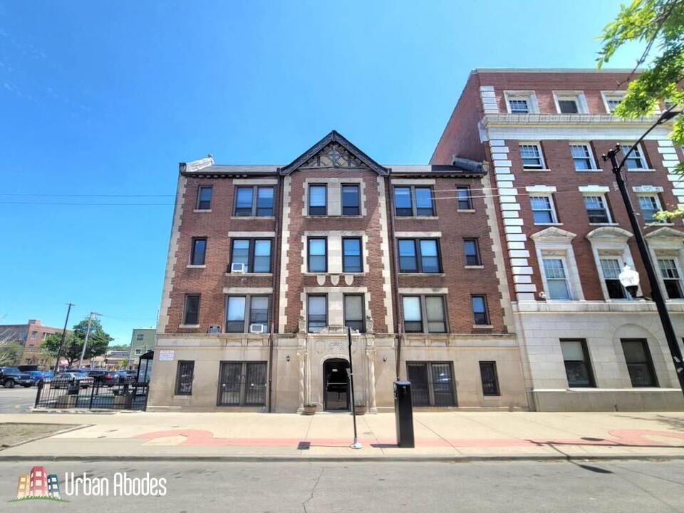 3345 N Marshfield Ave, Unit M061 in Chicago, IL - Building Photo