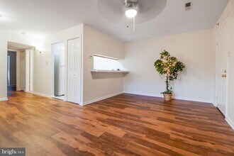 4 Banyan Wood Ct, Unit 201 in Baltimore, MD - Foto de edificio - Building Photo