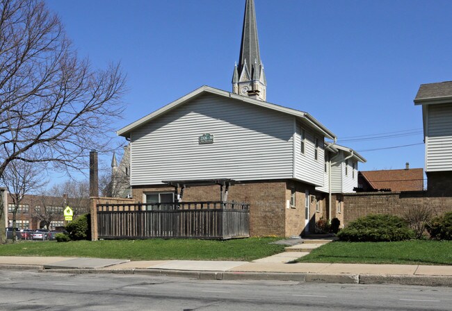 McKinley Gardens Apartments in Milwaukee, WI - Foto de edificio - Building Photo
