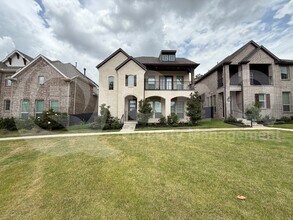 732 Patriot Ln in Irving, TX - Foto de edificio - Building Photo