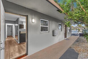 232 SE 9th Ave in Pompano Beach, FL - Building Photo