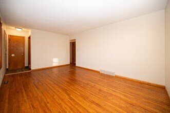 1220-4 1/2 4 1/2 St NW in Rochester, MN - Building Photo - Building Photo