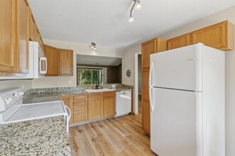 220 Emerson Ave E in West St. Paul, MN - Building Photo - Building Photo