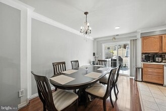 14727 Bentley Square in Centreville, VA - Building Photo - Building Photo