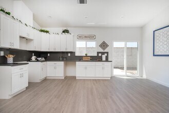 9819 Krista Vineyard Way-Unit -A in Bakersfield, CA - Building Photo - Building Photo