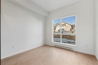 19577-65B 65B Ave in Surrey, BC - Building Photo - Building Photo