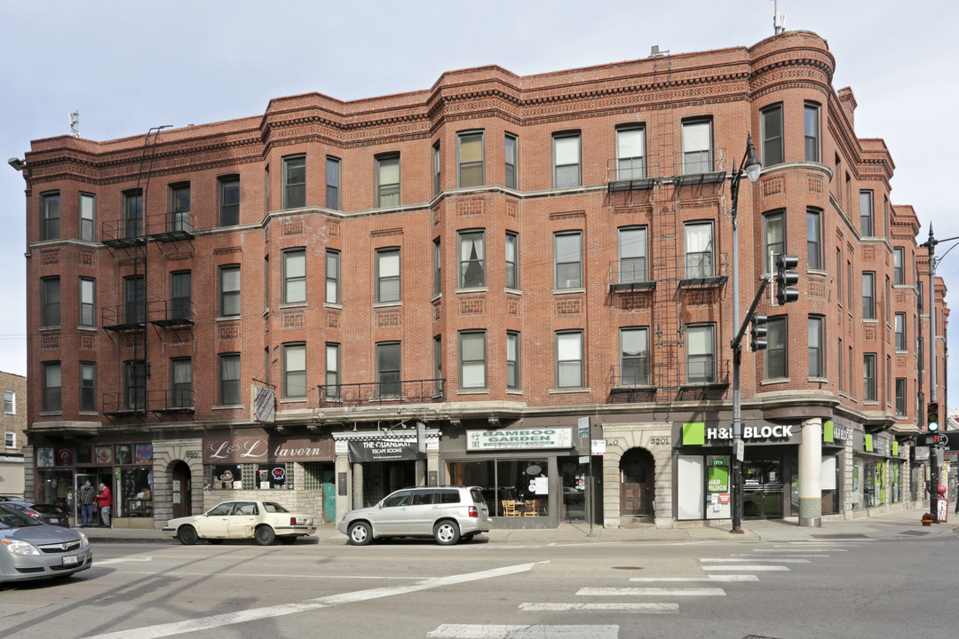 3201-3209 N Clark St in Chicago, IL - Building Photo