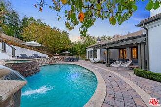 25400 Prado De Las Peras in Calabasas, CA - Building Photo - Building Photo