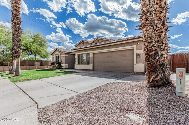 408 N Falcon Ct in Gilbert, AZ - Building Photo - Building Photo