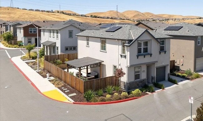 300 Hideaway Ln in Pittsburg, CA - Building Photo - Building Photo