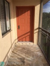 331 Lakeview Dr in Weston, FL - Foto de edificio - Building Photo