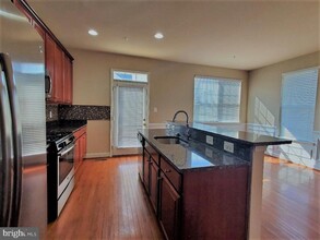 22731 Newcut Rd in Clarksburg, MD - Building Photo - Building Photo