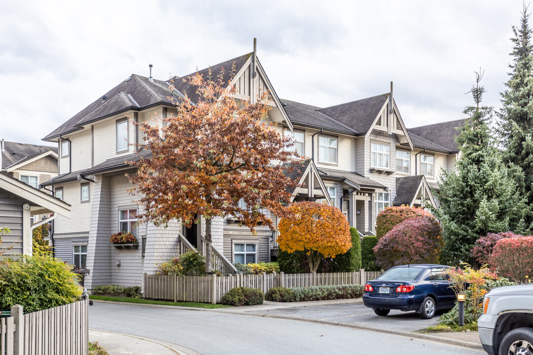 9800 Odlin Rd in Richmond, BC - Building Photo