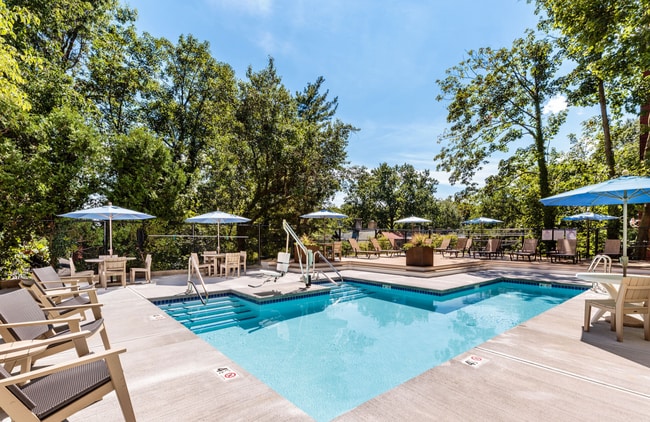 1441 Beacon St, Unit 105