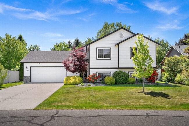 property at 1725 N McMillan Ln