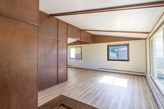 810 W Jackson St in Abingdon, IL - Building Photo - Building Photo