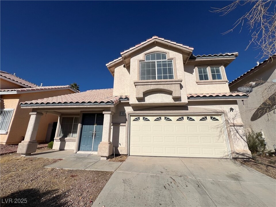 8140 Dinsmore Dr in Las Vegas, NV - Building Photo