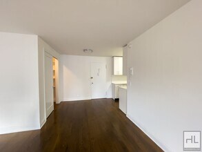 E 88th St, Unit 8C in New York, NY - Building Photo - Building Photo