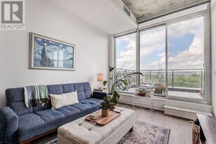 1238 Dundas St E in Toronto, ON - Building Photo