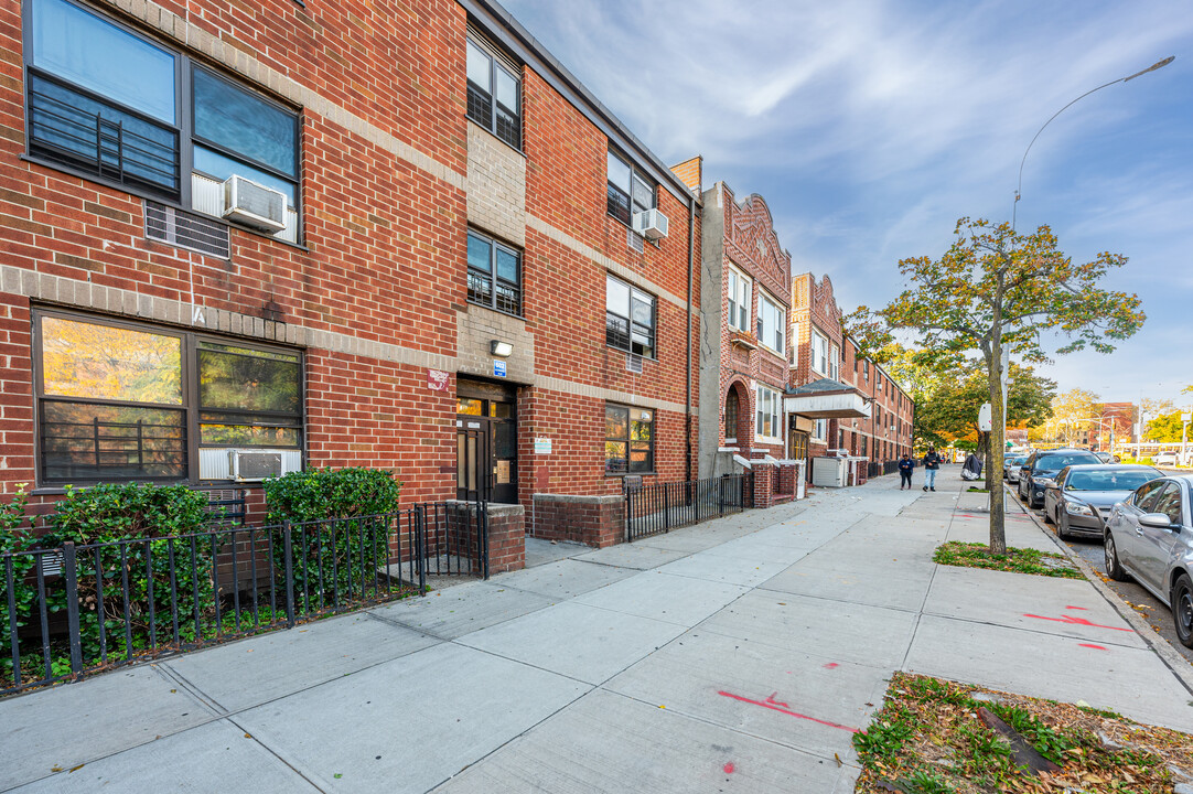 598 Howard Ave in Brooklyn, NY - Foto de edificio