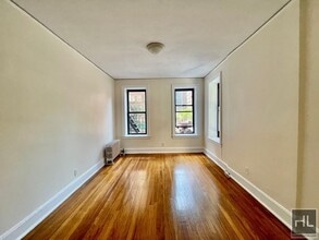 East 38th Street in New York, NY - Foto de edificio - Building Photo