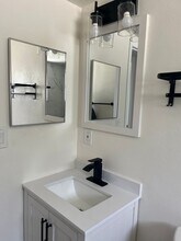 721-723 Burdick Ave in Tice, FL - Building Photo - Building Photo