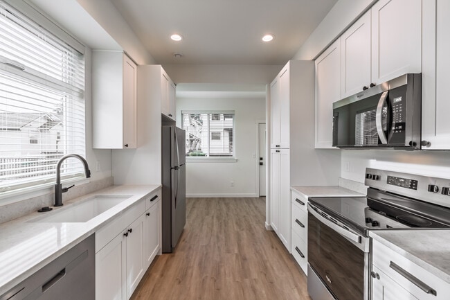 New Construction Luxury Townhomes - 352 E. Bakerview Road