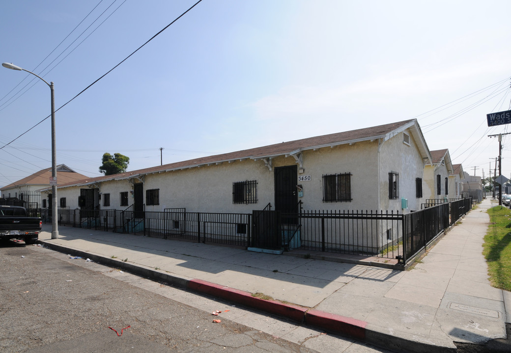 963 E 35th St in Los Angeles, CA - Building Photo