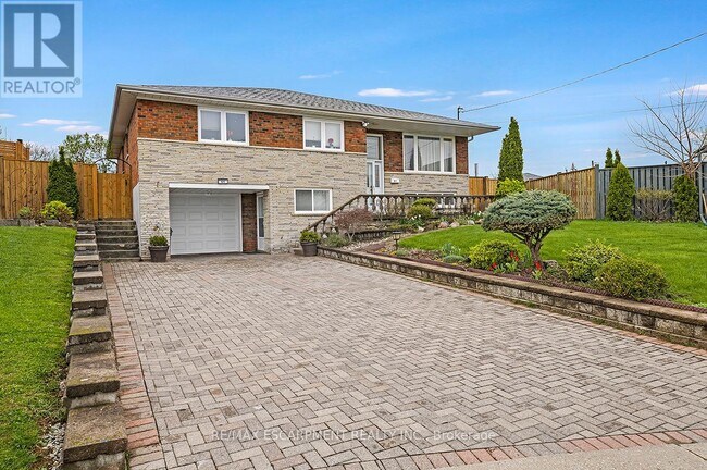 51 Mangrove Rd in Toronto, ON - Building Photo - Building Photo