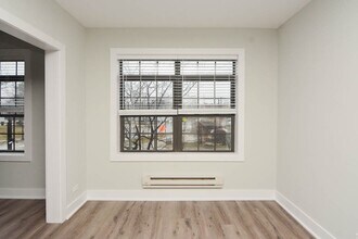 728 St Johns Ave in Highland Park, IL - Building Photo - Building Photo