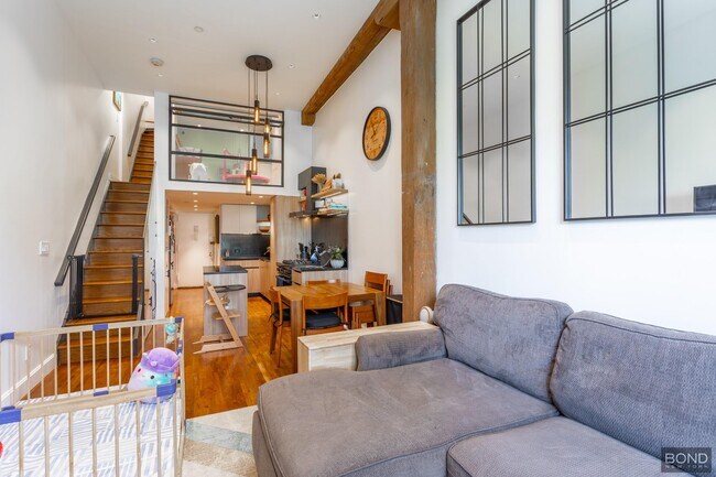 324 Pearl St in New York, NY - Building Photo - Building Photo