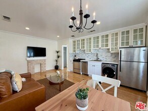 938 6th St in Santa Monica, CA - Building Photo - Building Photo