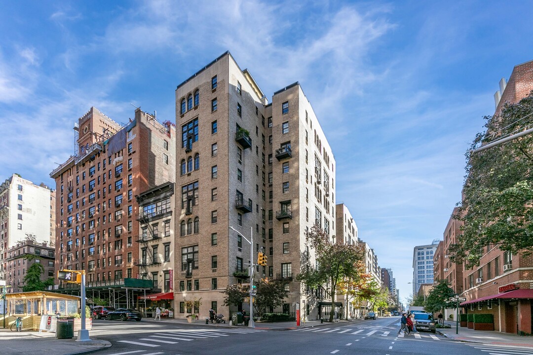 29-45 E Ninth St in New York, NY - Building Photo