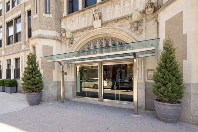 property at 501 Adams St