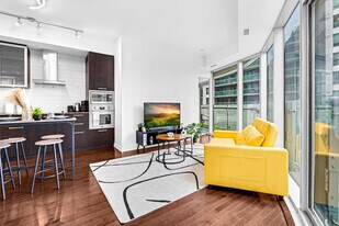 19 York St in Toronto, ON - Building Photo