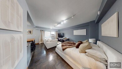 235 Adams St in Brooklyn, NY - Building Photo - Building Photo