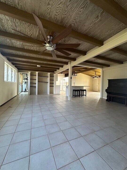 2516 Komo Mai Dr in Pearl City, HI - Building Photo