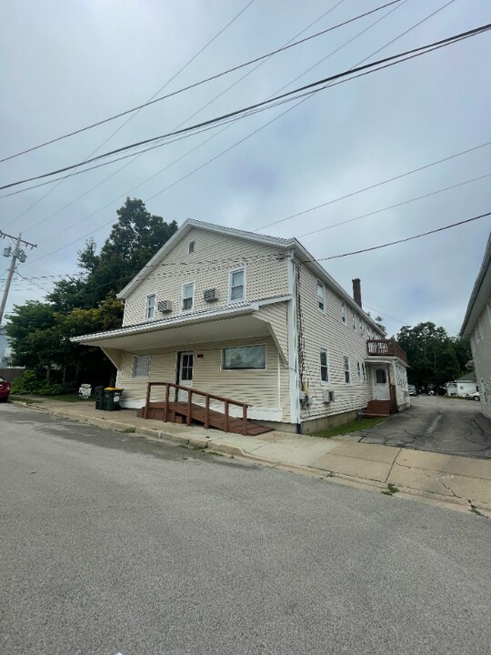 117 Sycamore St in Brookville, OH - Building Photo
