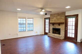 356 Park Brook Dr in Dallas, TX - Building Photo - Building Photo