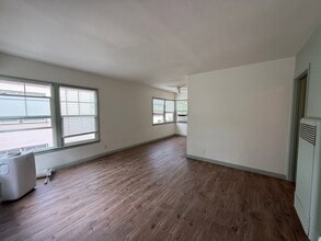 742 N Verdugo Rd, Unit 742 One Half in Glendale, CA - Building Photo - Building Photo