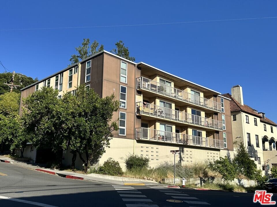 2 Panoramic Way in Berkeley, CA - Building Photo