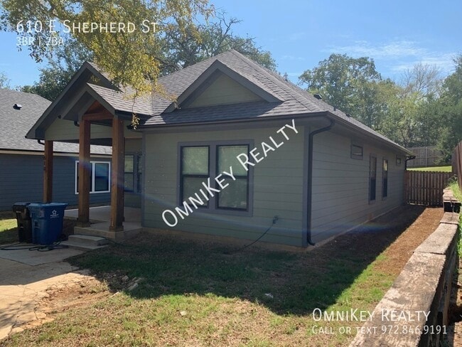 property at 610 E Shepherd St