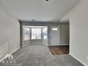 3704 Bearwood Dr in Indianapolis, IN - Foto de edificio - Building Photo