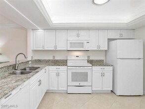 1600 Misty Pines Cir in Naples, FL - Building Photo - Building Photo