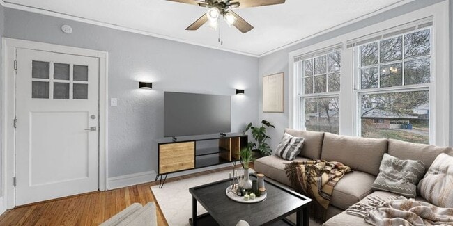 property at 1240 Hawthorne Pl