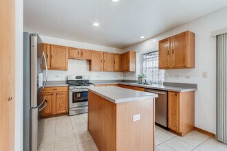 1544 Suncrest Ln in Bolingbrook, IL - Building Photo - Building Photo