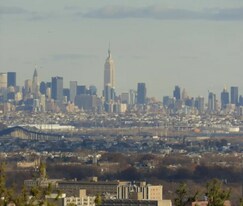 22 Mountain Way in West Orange, NJ - Building Photo
