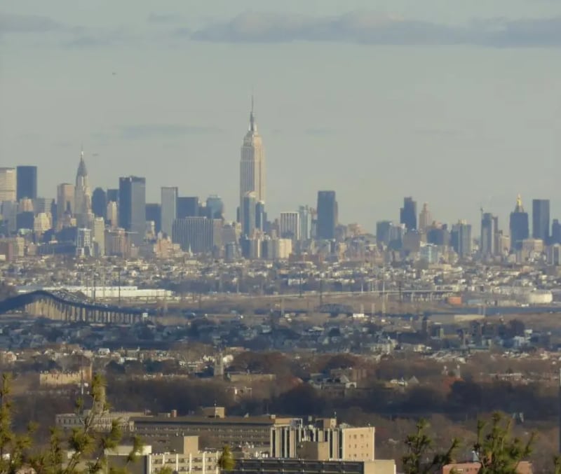 22 Mountain Way in West Orange, NJ - Building Photo