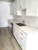 5335 Yarmouth Ave in Los Angeles, CA - Building Photo